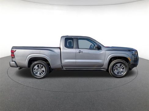 Used 2025 Nissan Frontier SV image 4
