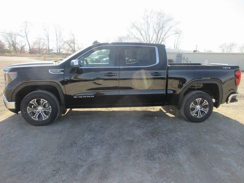 New 2026 GMC Sierra 1500 SLE image 9