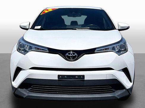 Used 2018 Toyota C-HR XLE FWD image 3