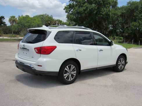 Used 2020 Nissan Pathfinder SV FWD image 3