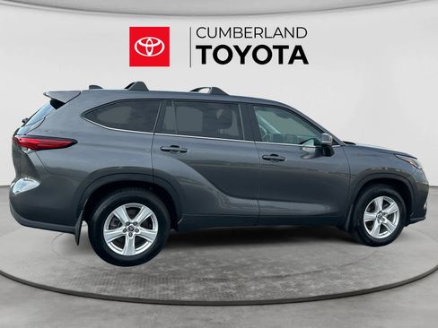 Used 2023 Toyota Highlander L FWD image 6
