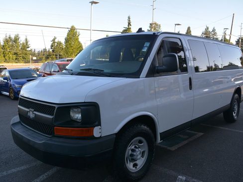 Used 2017 Chevrolet Express 3500 LS image 3