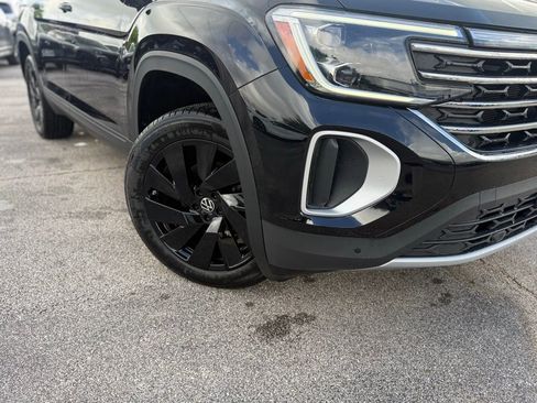 Certified 2025 Volkswagen Atlas SE image 2