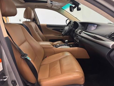 Used 2017 Lexus LS 460 w/ Comfort Package RWD image 18