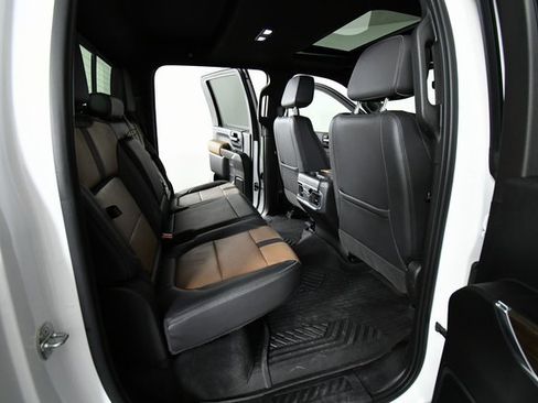 Used 2022 Chevrolet Silverado 3500 High Country w/ Technology Package image 24