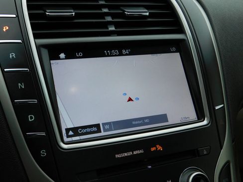 Used 2017 Lincoln MKX Reserve w/ Lincoln MKX Climate Package FWD image 18