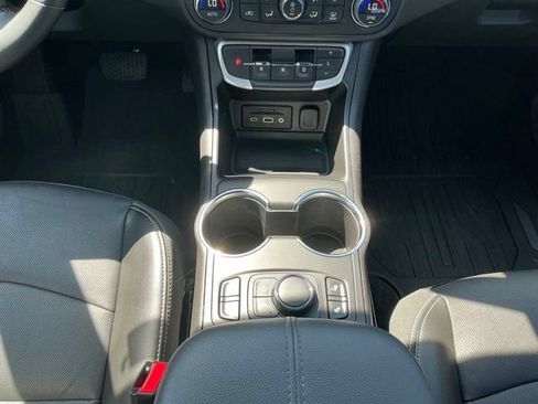 Used 2023 GMC Terrain SLT w/ Infotainment Package II FWD image 27