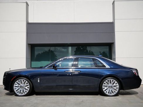 New 2025 Rolls-Royce Ghost image 3