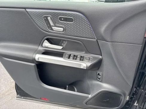 New 2025 Mercedes-Benz GLB 250 image 39