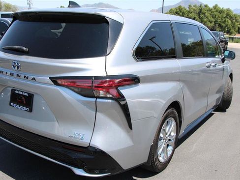 Used 2021 Toyota Sienna XSE AWD/4WD image 50