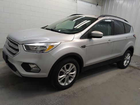 Used 2018 Ford Escape SE w/ Ford Safe & Smart Package AWD/4WD image 2