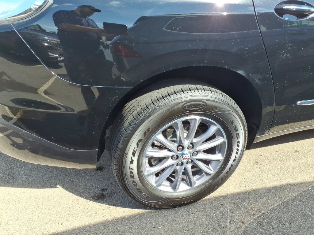 Used 2024 Buick Enclave Essence AWD/4WD image 26