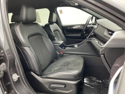 Used 2022 Jeep Grand Cherokee L Laredo image 49