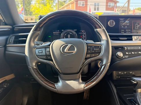 Used 2021 Lexus ES 300h w/ Premium Package FWD image 18