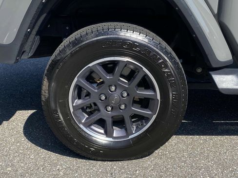 Used 2021 Jeep Gladiator Overland w/ Popular Equipment Package image 9