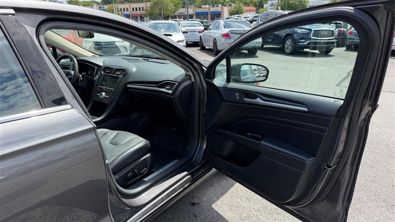 Used 2018 Ford Fusion Titanium AWD/4WD image 32