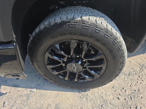 Used 2025 Chevrolet Silverado 2500 LT w/ Trail Boss Package AWD/4WD image 12