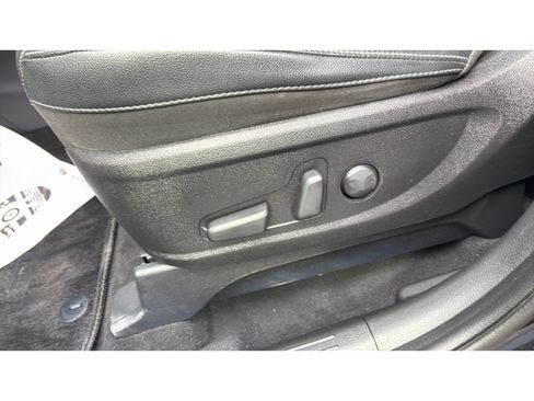 Used 2024 Kia Telluride EX w/ EX Captain's Chair Package FWD image 18