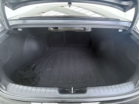 Used 2023 Hyundai Elantra Limited image 35