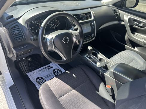 Used 2017 Nissan Altima 2.5 SV w/ Convenience Package FWD image 19