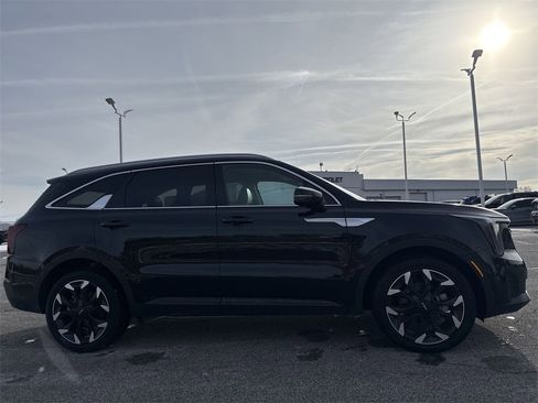 Used 2025 Kia Sorento SX image 9