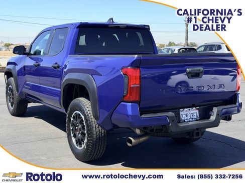 Used 2025 Toyota Tacoma TRD Off-Road AWD/4WD image 4