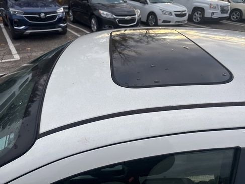 Used 2011 Ford Focus SEL w/ 301A Rapid Spec Order Code image 11