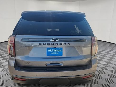 Certified 2022 Chevrolet Suburban Z71 w/ Luxury Package AWD/4WD image 4