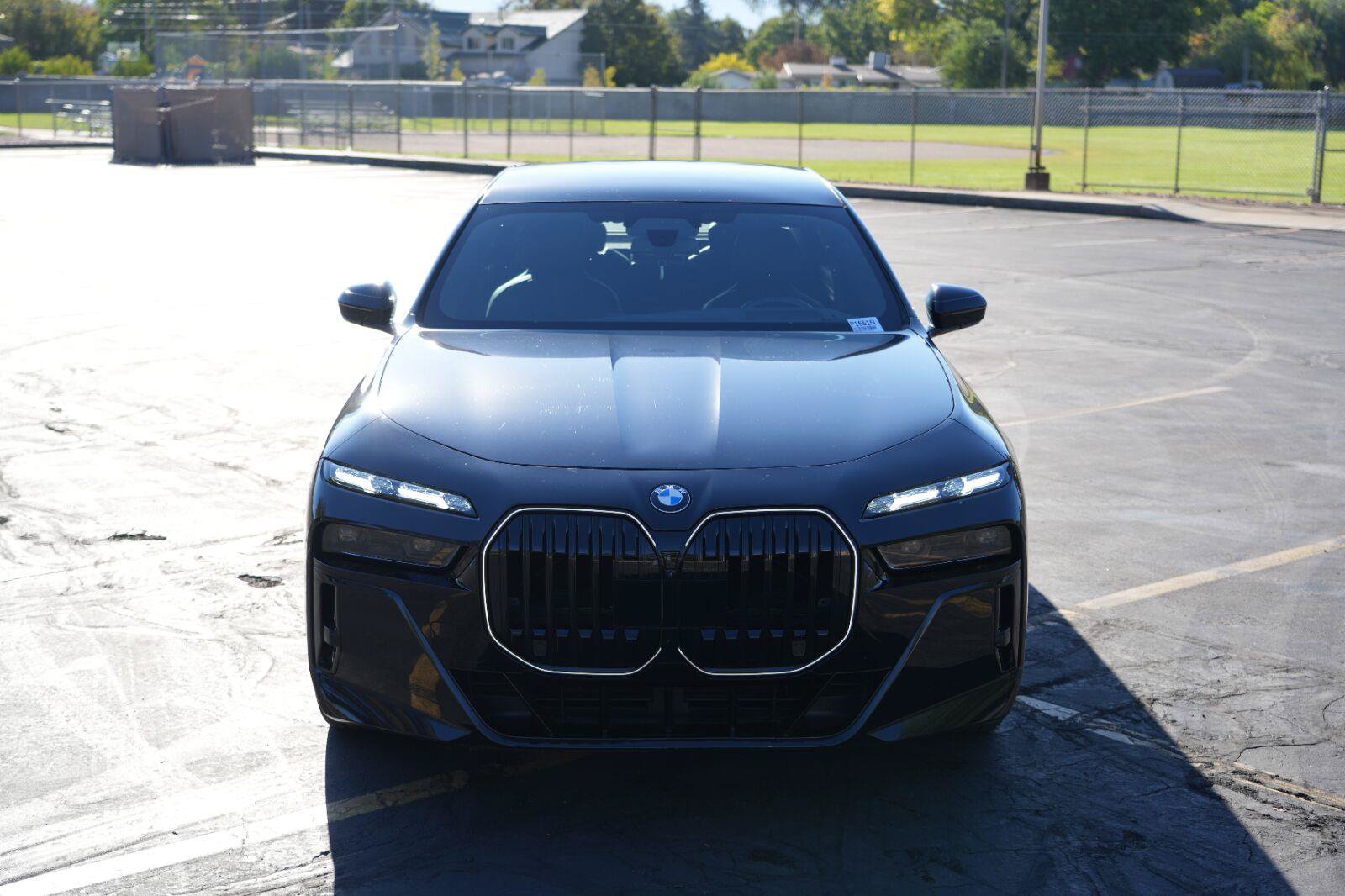 Used 2025 BMW 760i xDrive w/ Executive Package AWD/4WD image 8