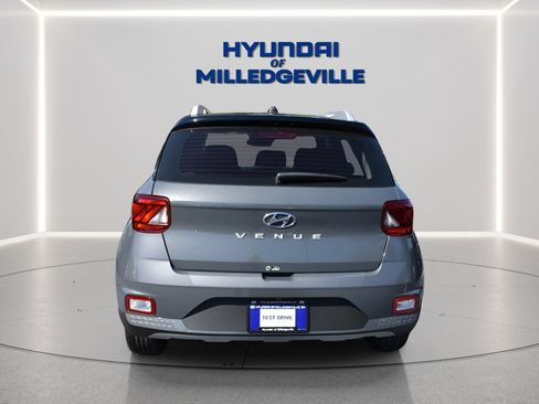 New 2026 Hyundai Venue SEL FWD image 4