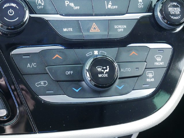 Used 2024 Chrysler Pacifica Touring-L FWD image 30