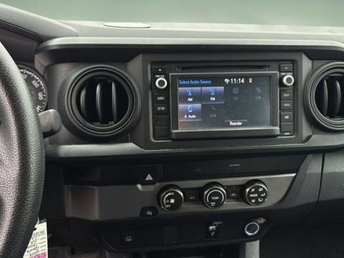 Used 2019 Toyota Tacoma SR image 9