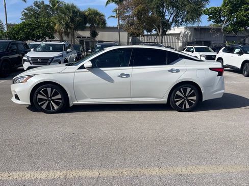 Certified 2020 Nissan Altima 2.5 SV FWD image 2