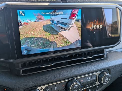 New 2025 Jeep Gladiator Sport image 18