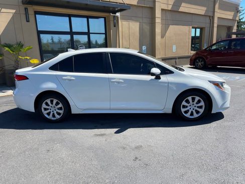 Used 2020 Toyota Corolla LE w/ Carpet Mat Package (TMS) image 10