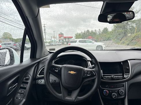Used 2020 Chevrolet Trax LS w/ Fleet Convenience Package FWD image 14