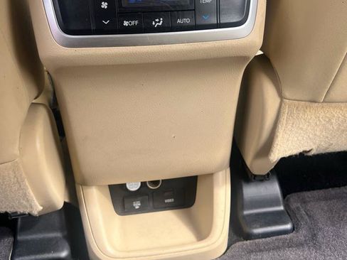 Used 2015 Toyota Highlander Limited FWD image 15