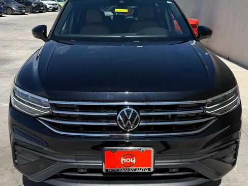Used 2023 Volkswagen Tiguan SE FWD image 3