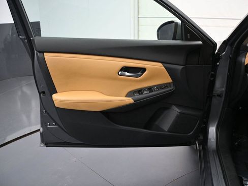 Used 2023 Nissan Sentra SV w/ SV Premium Package FWD image 9