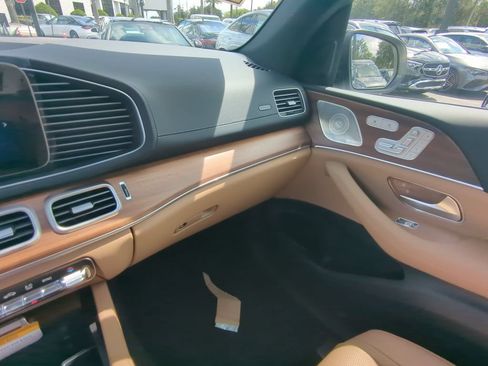 Certified 2026 Mercedes-Benz GLS 450 4MATIC image 4
