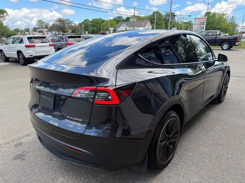 Used 2024 Tesla Model Y Long Range AWD/4WD image 4