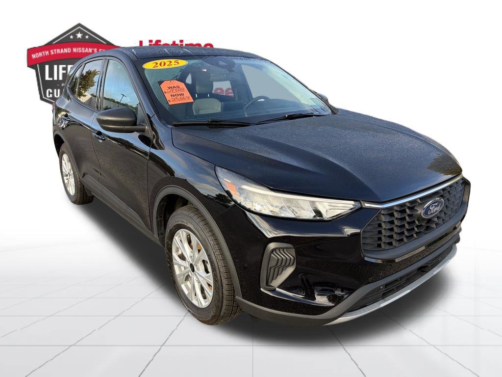 Used 2025 Ford Escape Active w/ Cold Weather Package AWD/4WD image 9