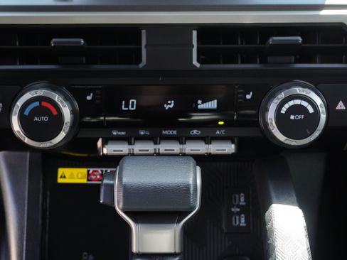 Used 2025 Toyota Tacoma SR5 AWD/4WD image 38