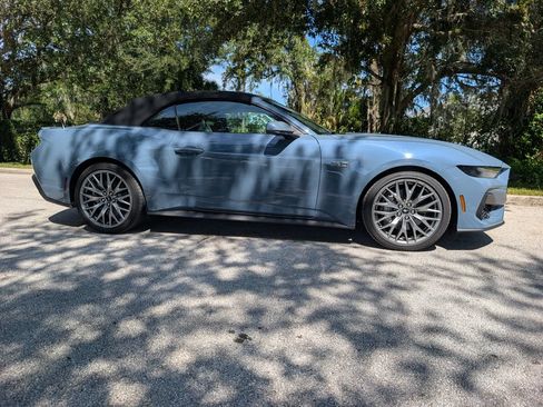 Used 2025 Ford Mustang GT Premium RWD image 10