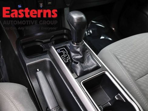 Used 2020 Toyota Tacoma SR5 AWD/4WD image 12