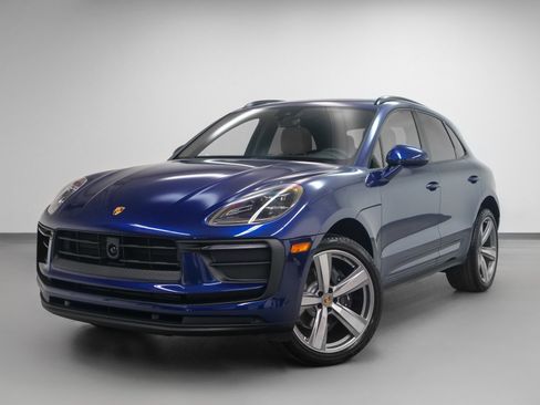 Certified 2025 Porsche Macan image 1
