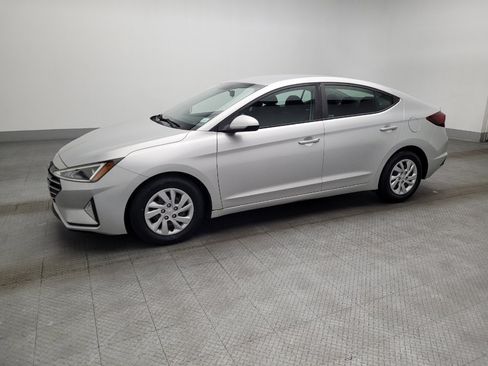 Used 2019 Hyundai Elantra SE w/ Cargo Package FWD image 2