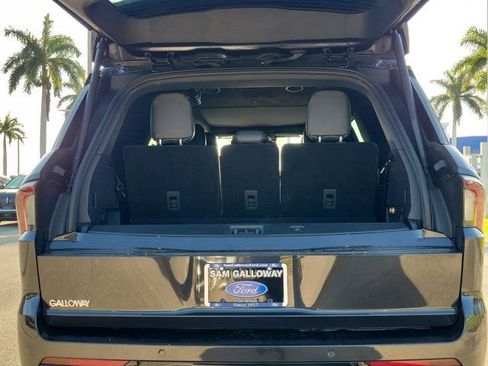 Certified 2025 Lincoln Navigator Black Label AWD/4WD image 11