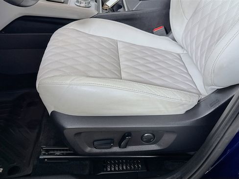 Used 2023 Mitsubishi Outlander SEL AWD/4WD image 22