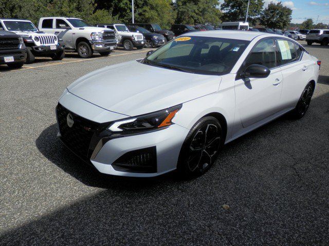 Used 2024 Nissan Altima 2.5 SR FWD image 4